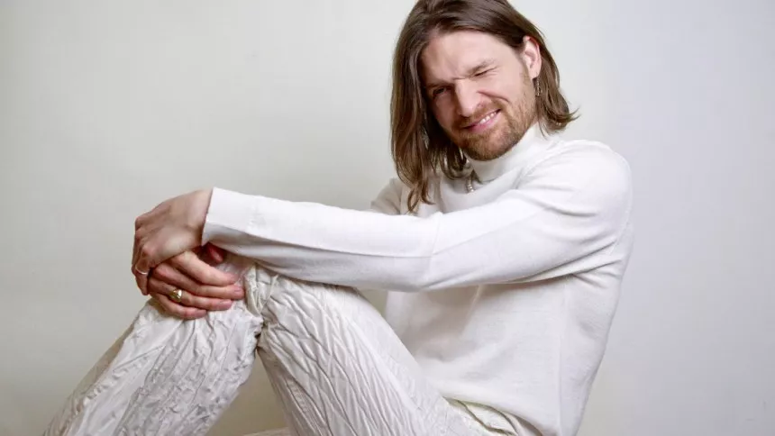 Musikalsk adventskalender fra Johan Kolstrup – inklusive samarbejde med Drew Sycamore