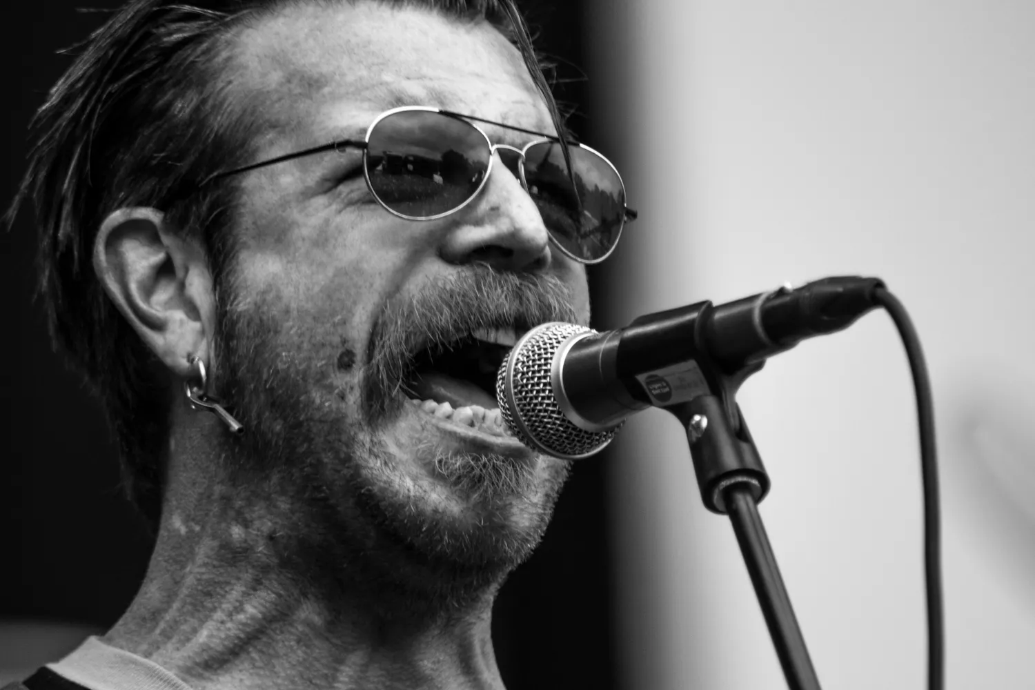 MEST LÄST: Rockstjärnan kallar vapenprotesterna patetiska och äckliga