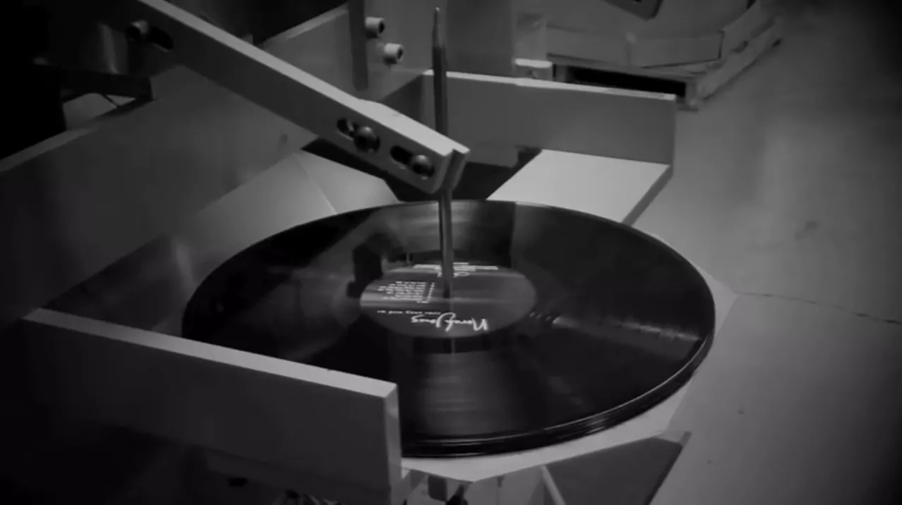 Hårt ansatt vinylfabrik fyndade ordentligt