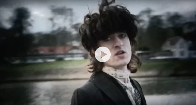 Se videopremiere med Roskilde-aktuelle The Love Coffin – et psykedelisk farveorgie