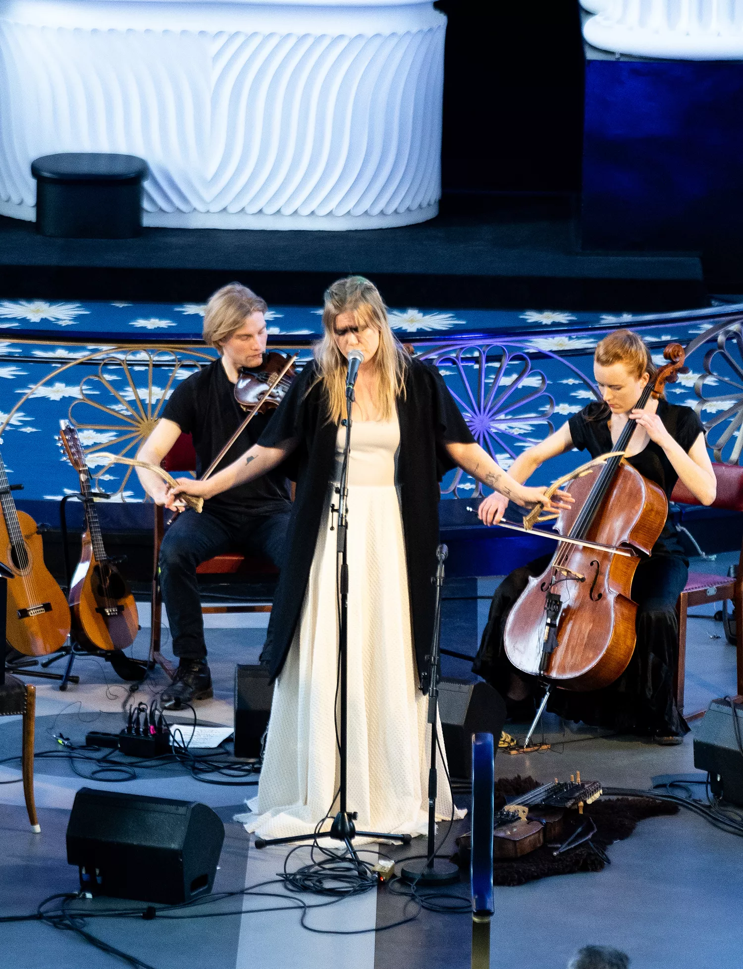 Myrkur giver to koncertsals-optrædener til efteråret