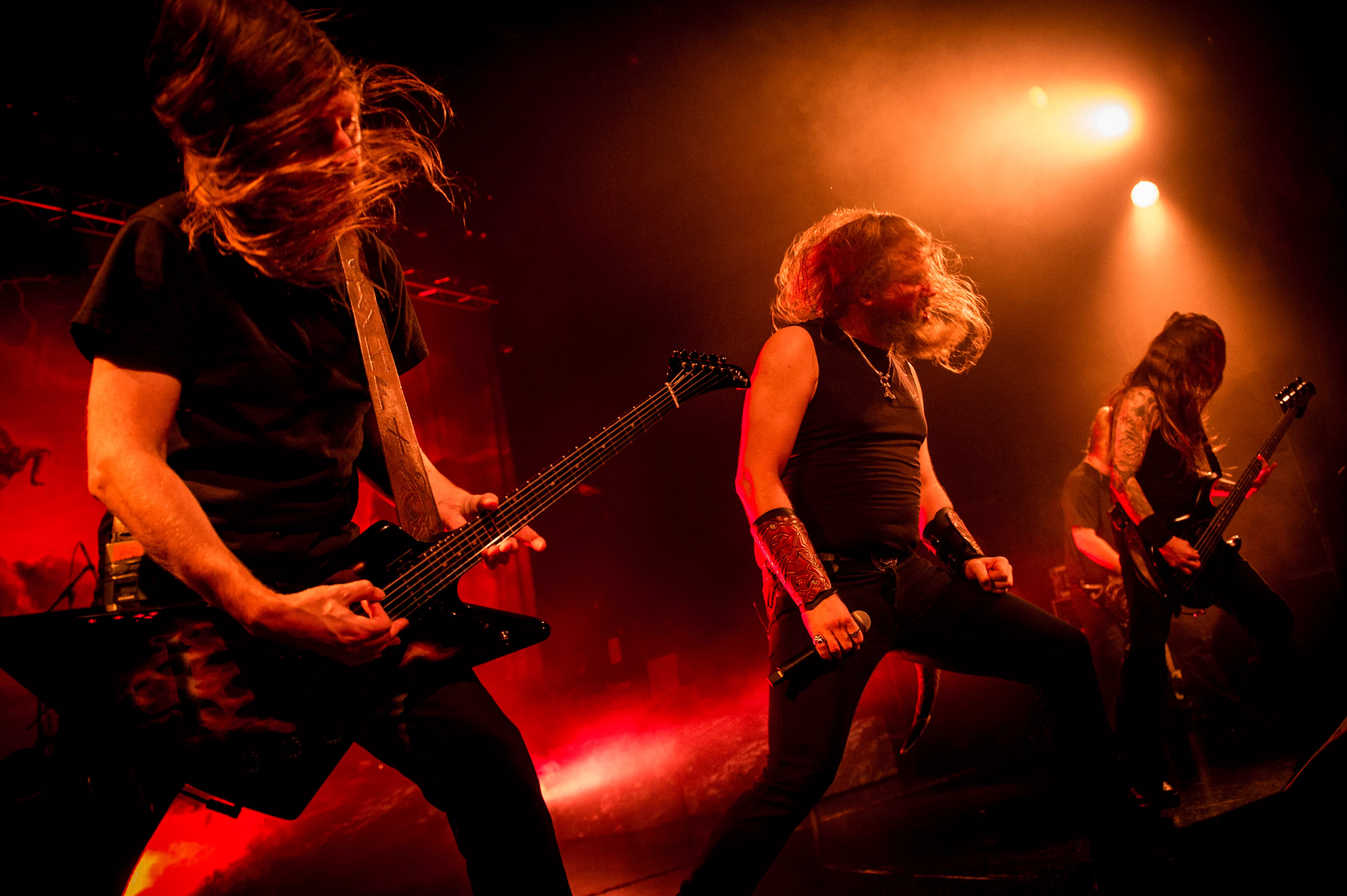 Bam Margera sågs på scenen på Amon Amarth-konsert