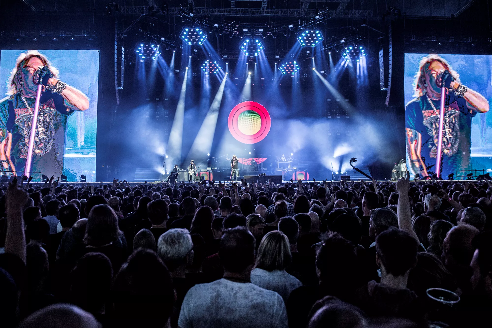 Er Guns N' Roses blevet for dyre at booke?