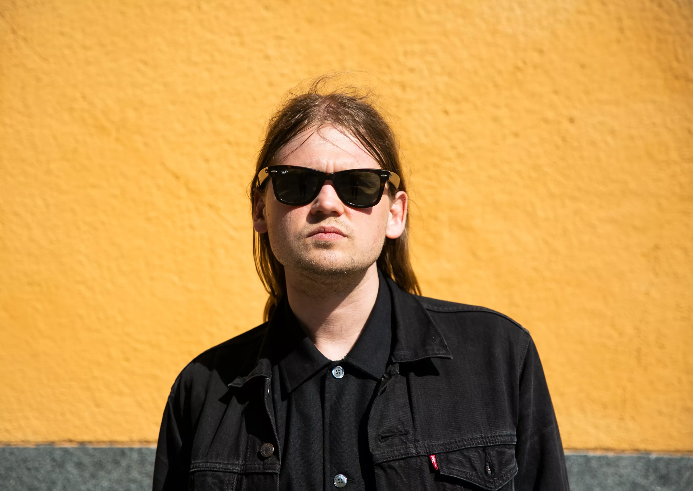 "Plötsligt var det massa folkdräkter och fioler, killar med elbasar och flottigt hår"