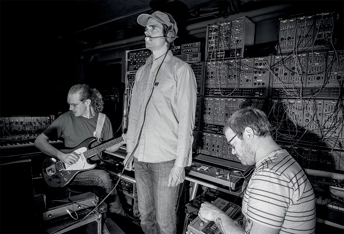 VIDEOPREMIÄR: Paper - American Bible