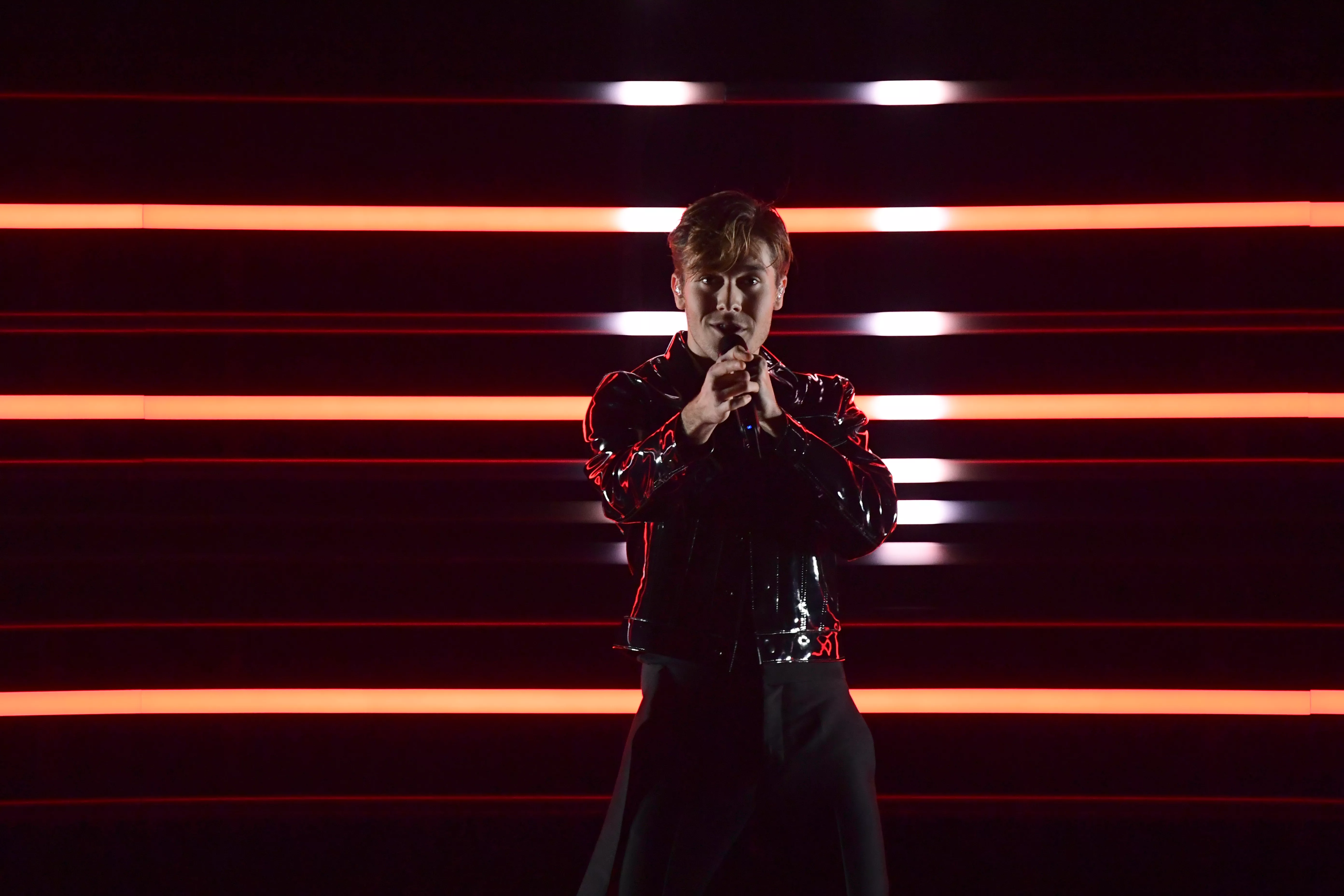 Slipper debutalbum om hvem han identifiserer seg med