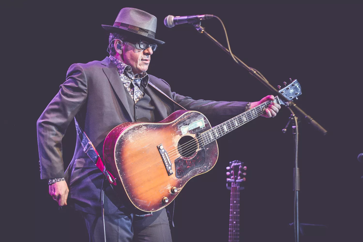 Elvis Costello skriver selvbiografi