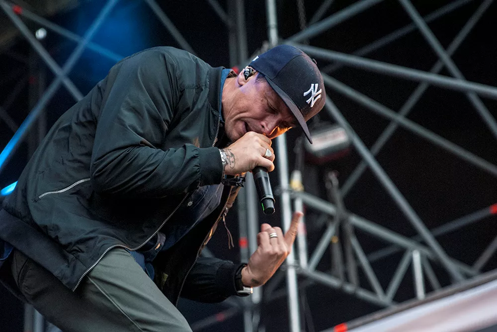 Petter auktionerar ut originalomslag – för att stödja ukrainska barnfamiljer