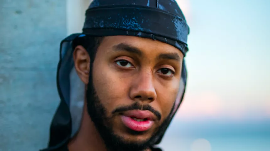 Grusomme historier og håndspillede guitarer