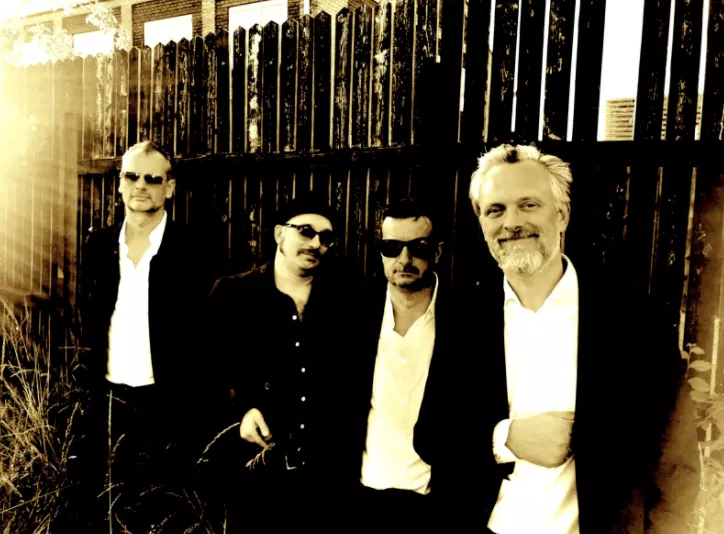 Det roste danske post-punk-band Falderebet er draget på sommerturné