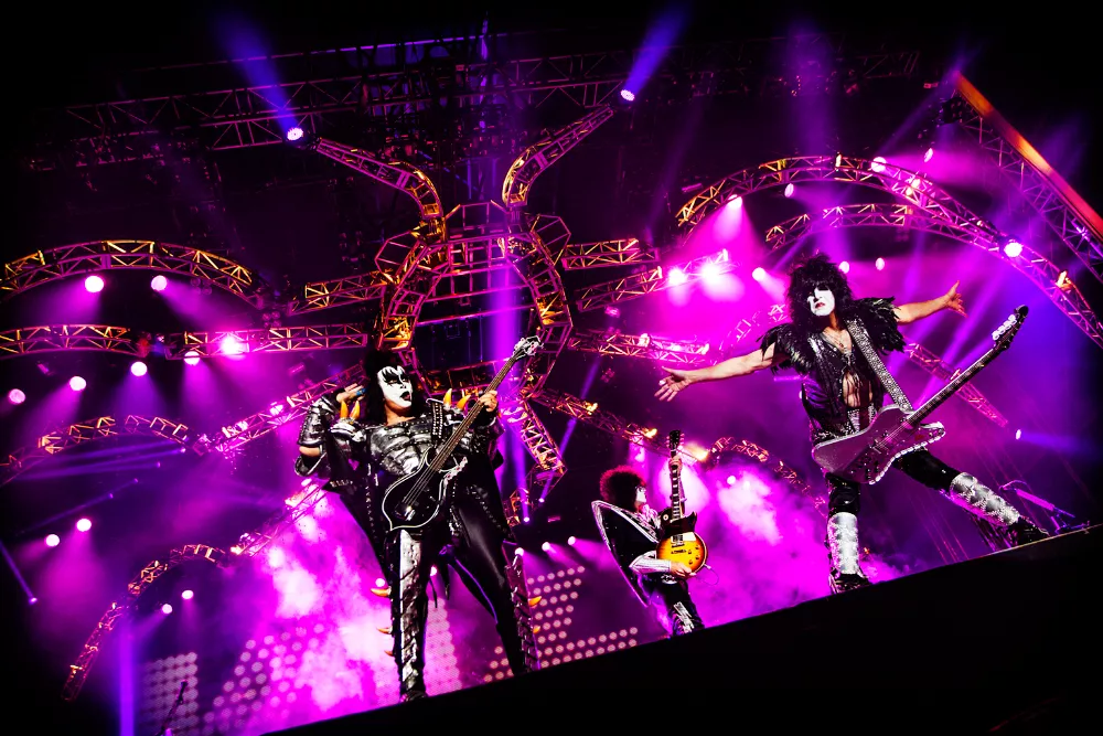 GUIDE: Veckans konsertmåsten – från äkta ikoner till debuterande gitarrentusiaster