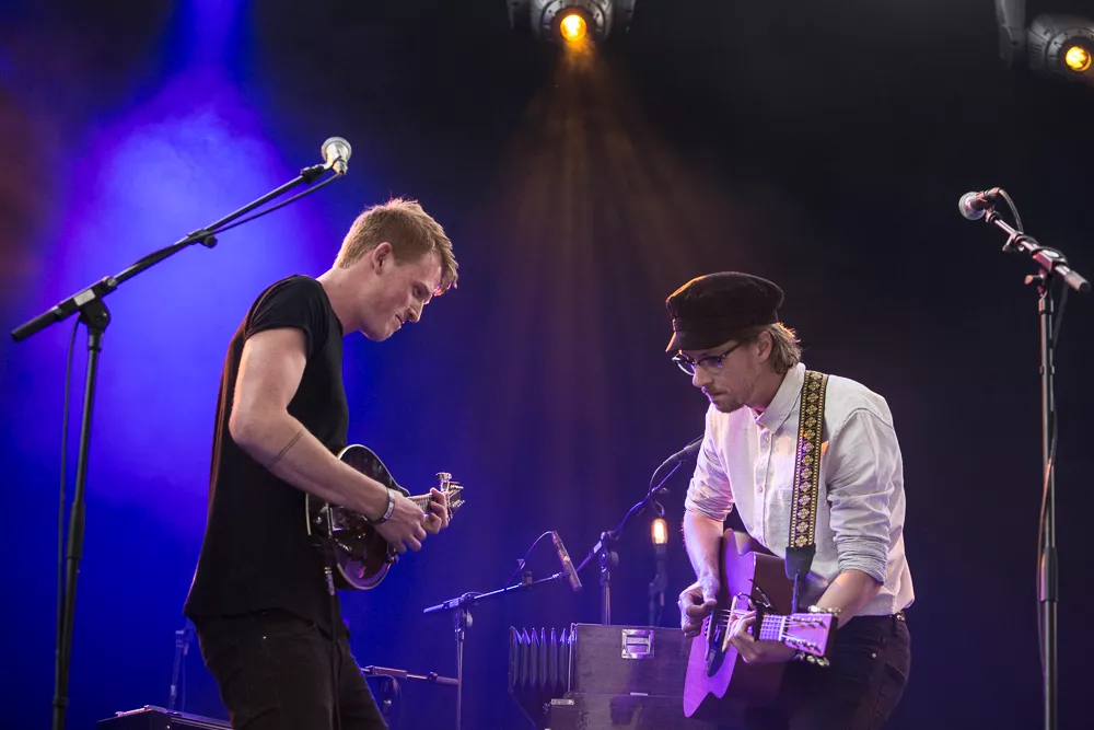 NovemberDecember drager på turné i september