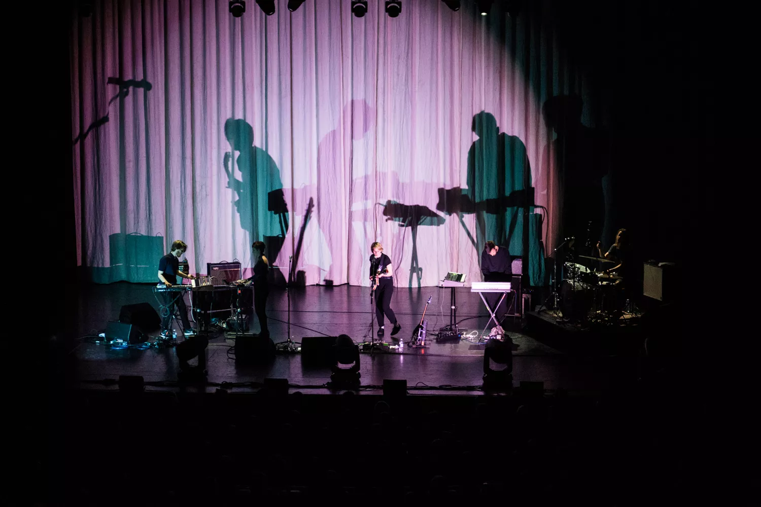 Kunsten at balancere på kanten mellem skrøbelighed og styrke