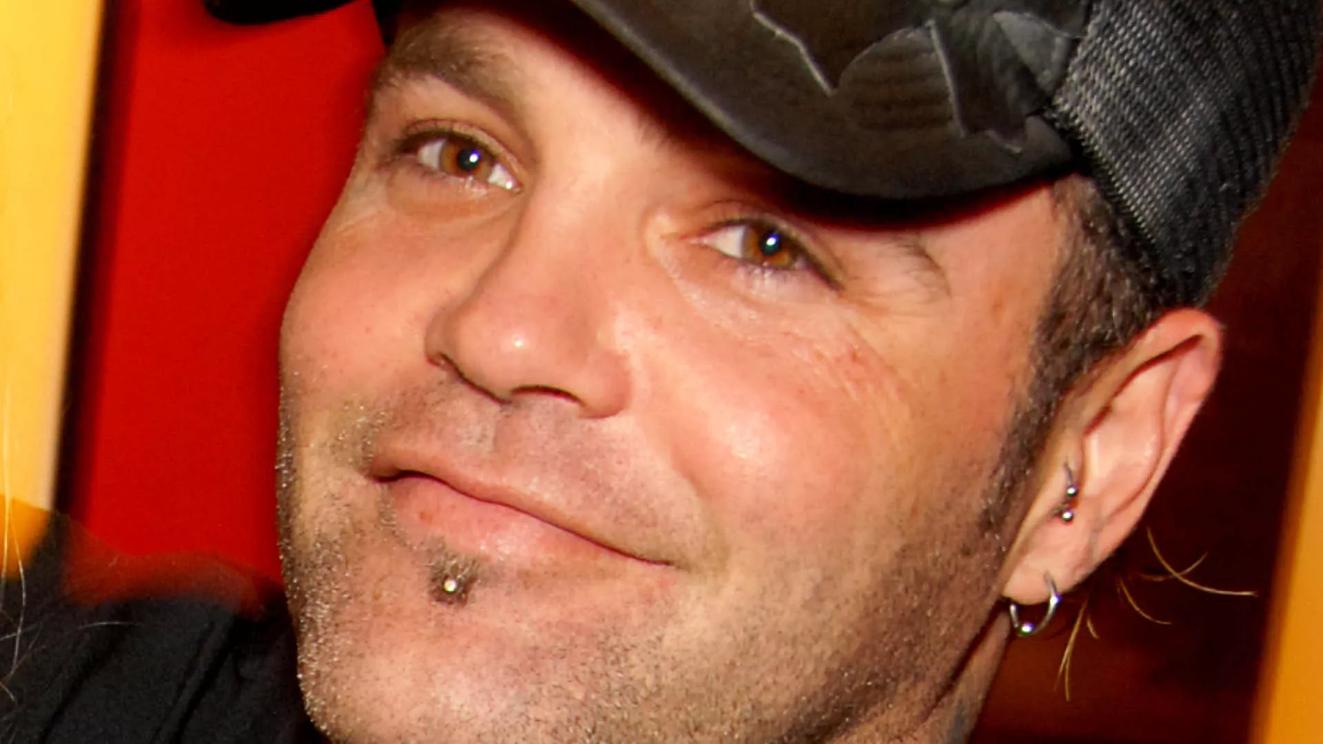 Foto: Glenn Francis, CC BY-SA 3.0, <https://commons.wikimedia.org/wiki/File:Shifty_Shellshock_2009.jpg> via Wikimedia Comms