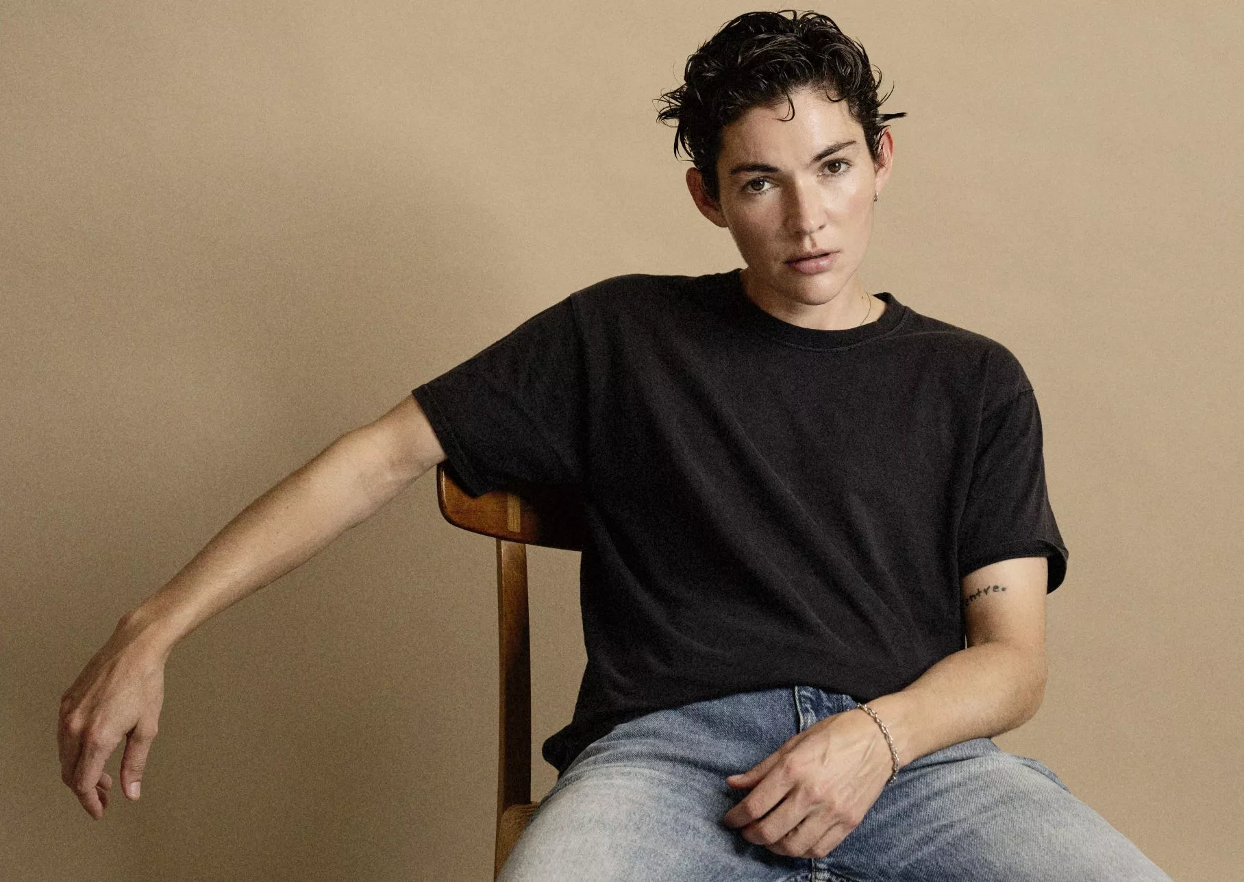 EFTER BRYSTOPERATION: Se stærk musikvideo fra Freja Kirk