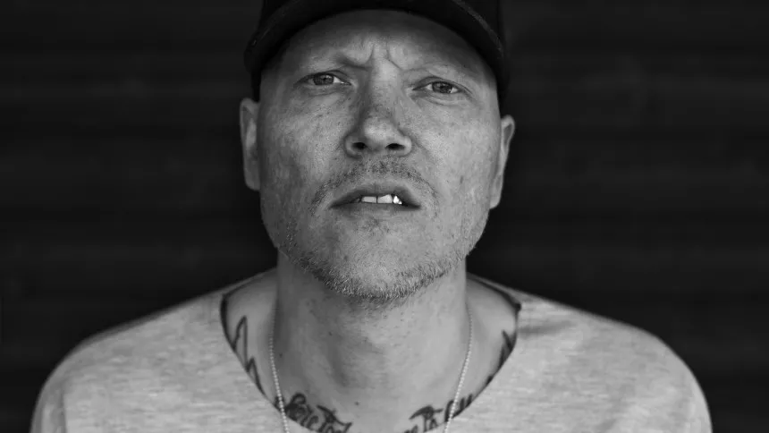 Niarns genopstandelse bliver til danmarkstour