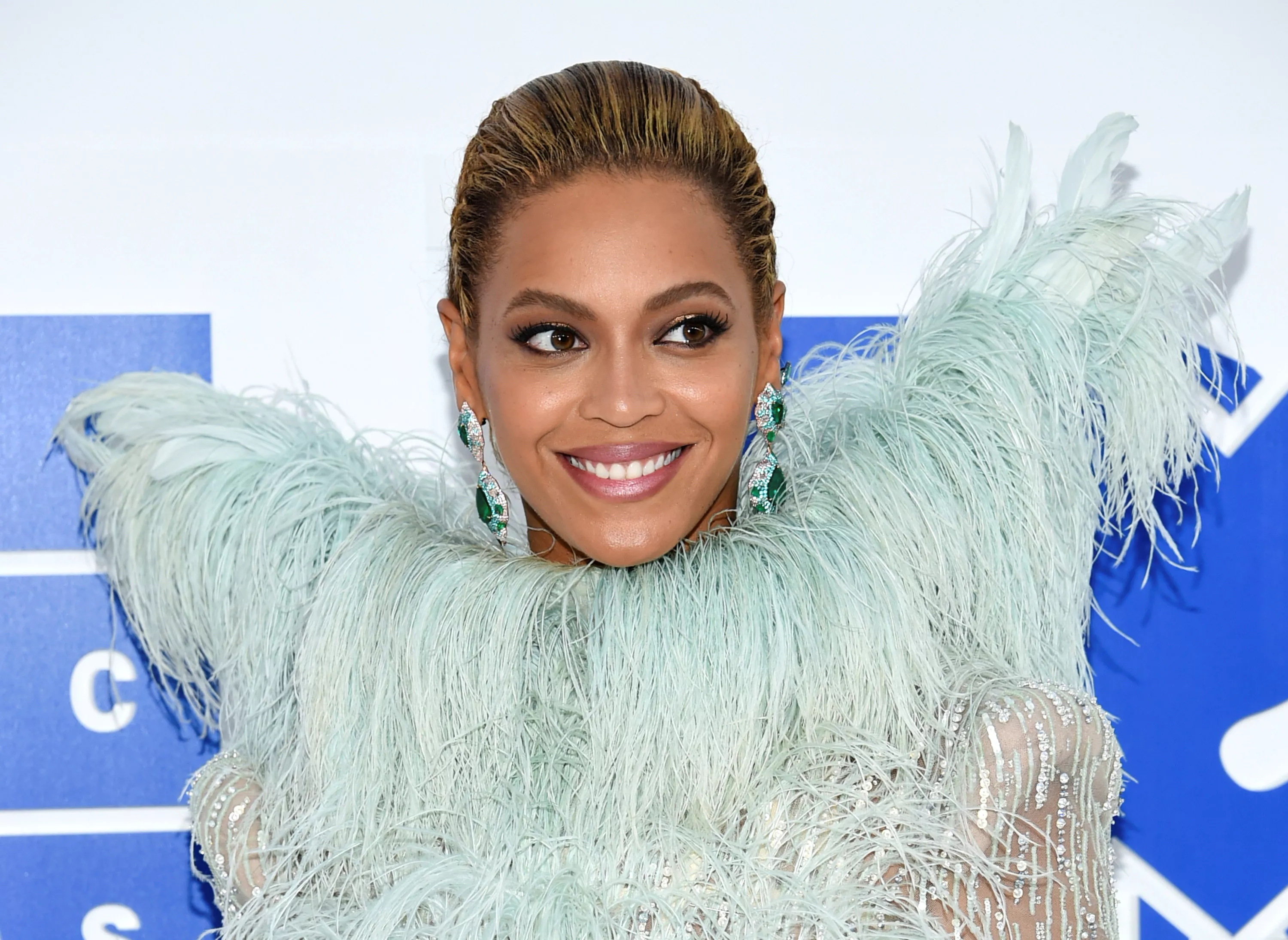 Beyoncé med ny «Freedom»-video i anledning den internasjonale jentedagen