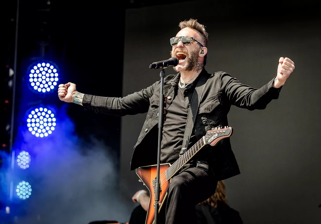 MEST LÄST: Efter sexuellt ofredande-domen: Mustasch släpper merch med kvinnobröst