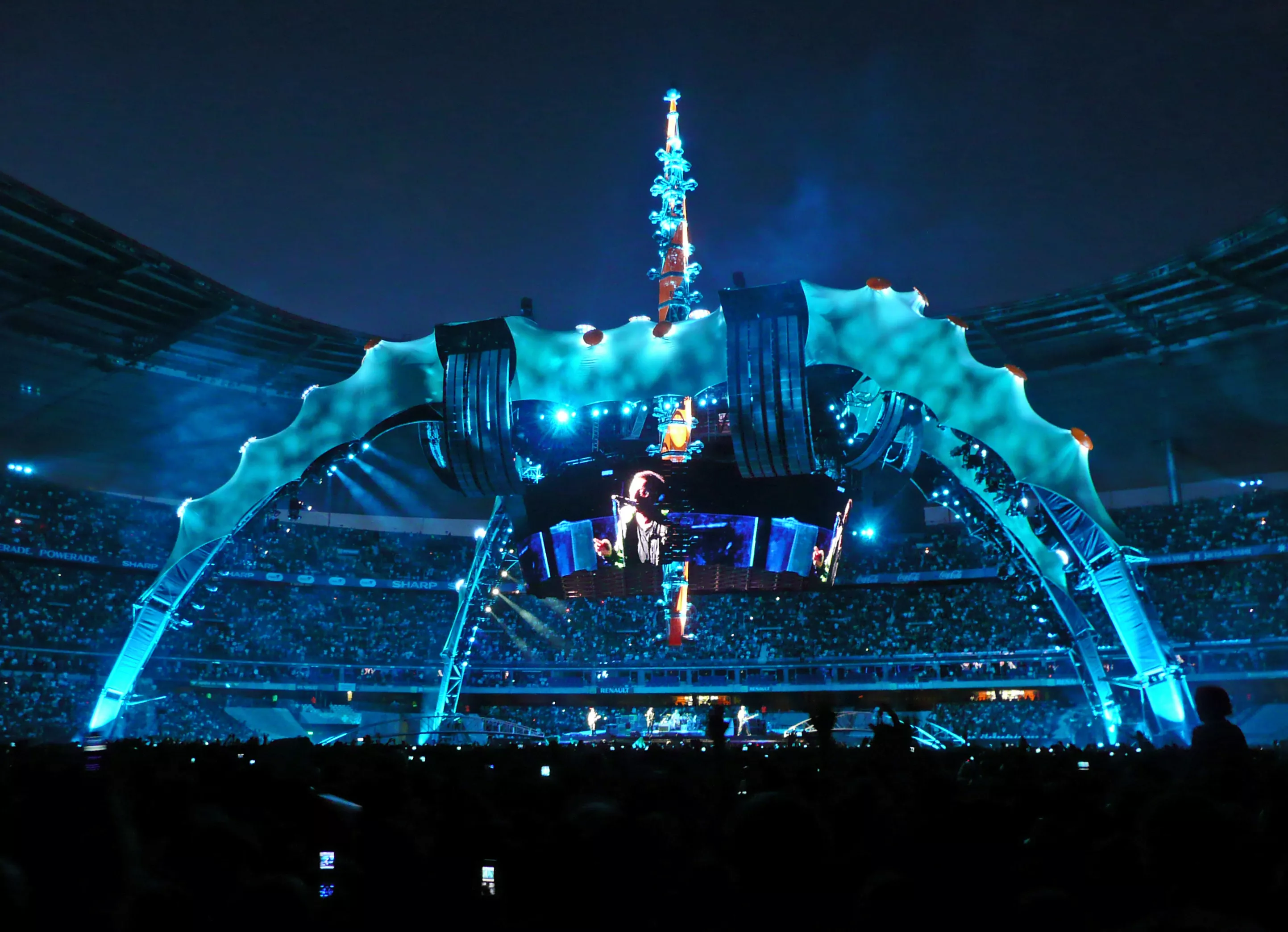 U2 vil sælge deres scener