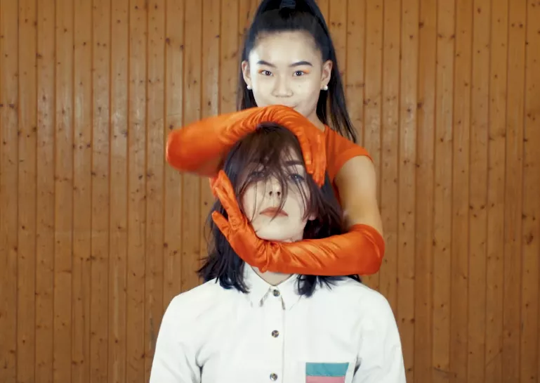 PREMIÄR: Avundsjuka och en desperat vilja att bli sedd