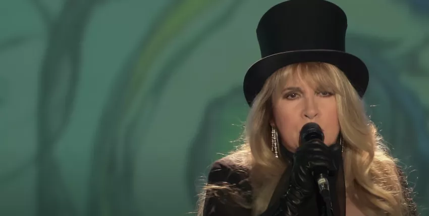 Stevie Nicks meddelar ett turnéfyllt 2023