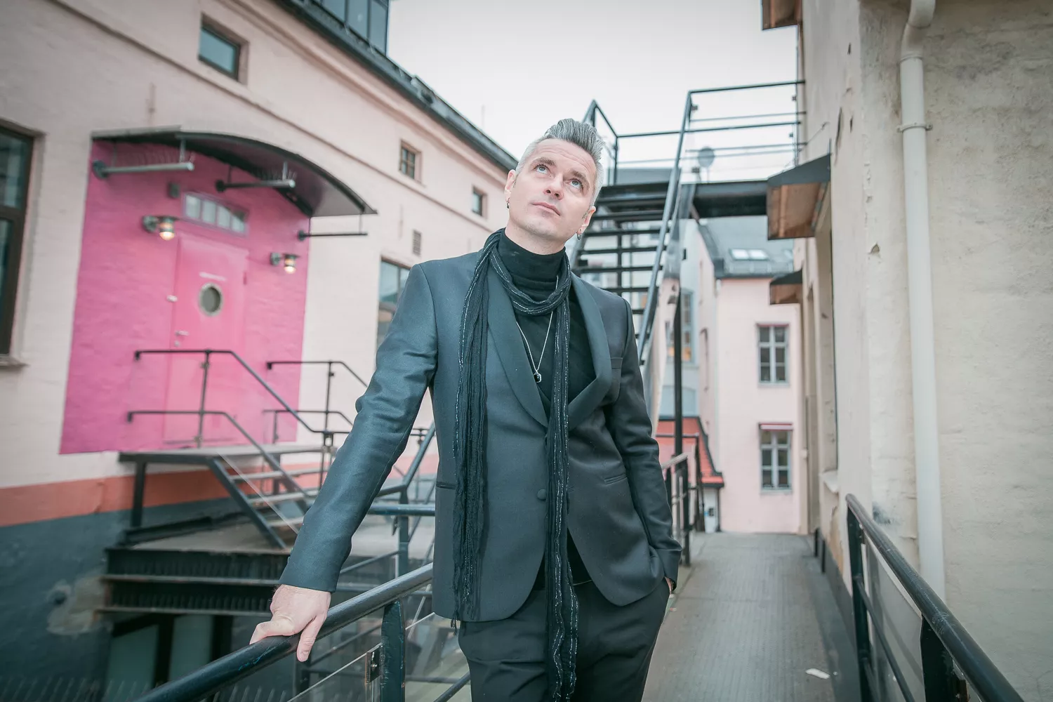 Janove legger neste stein i fundamentet