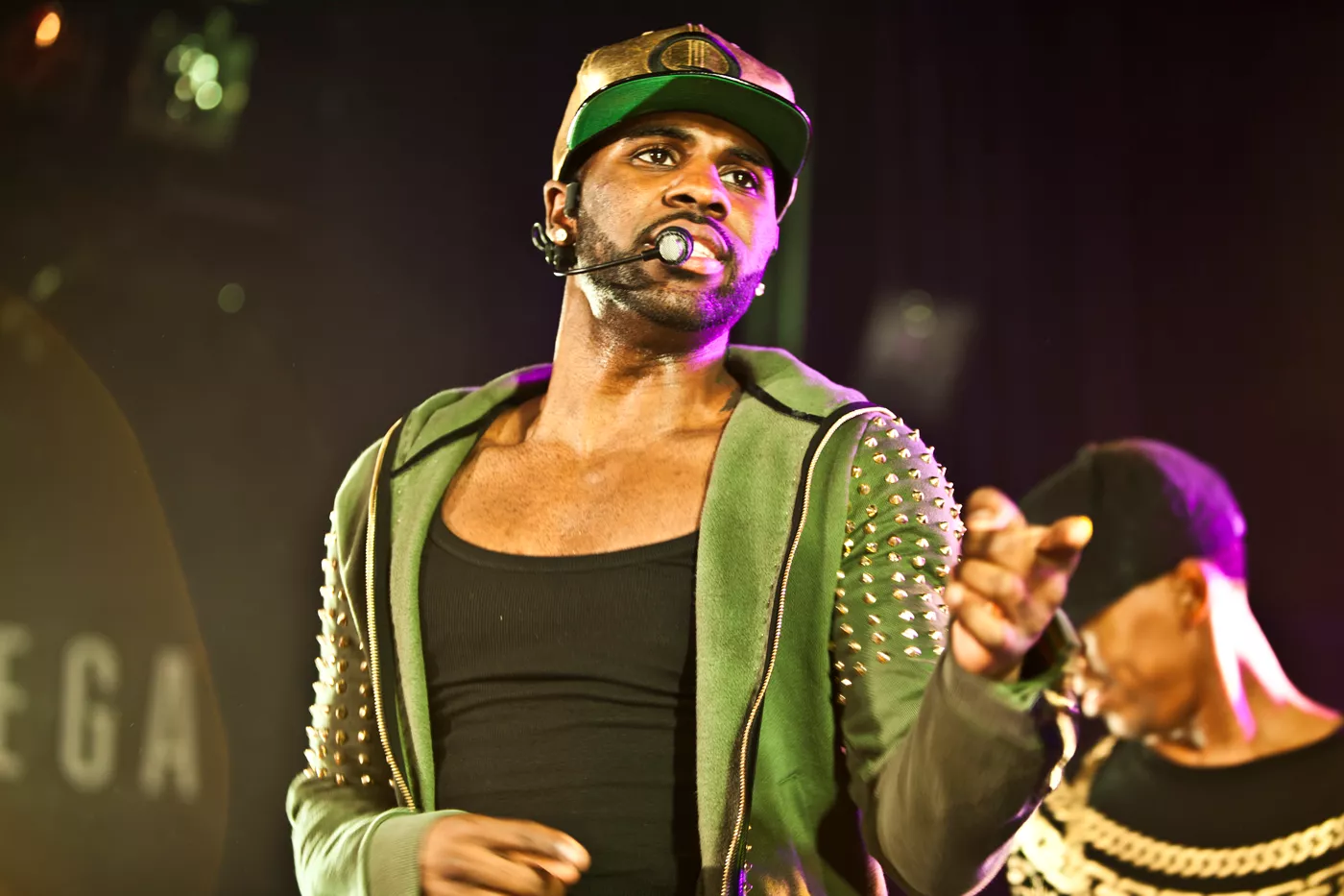 Tinderbox, Rød Scene - Jason Derulo