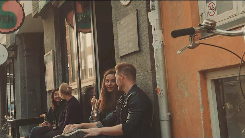 Folkeklubben fejrer turné med ny, romantisk musikvideo