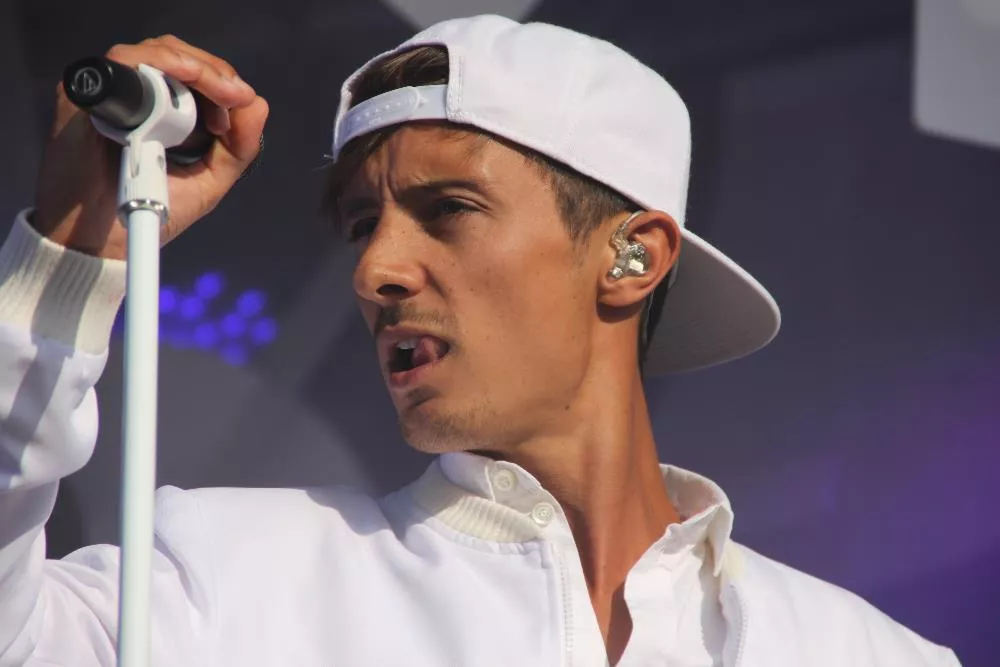 Daniel Adams-Ray återvänder i ny form