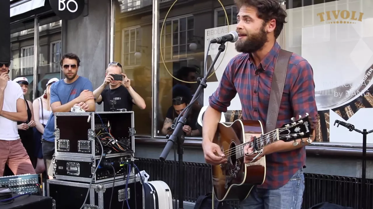 Se: Til gadekoncert med Passenger