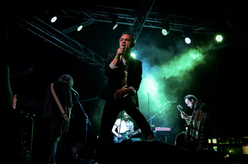 Intenst dansksproget rockshow i øjenhøjde