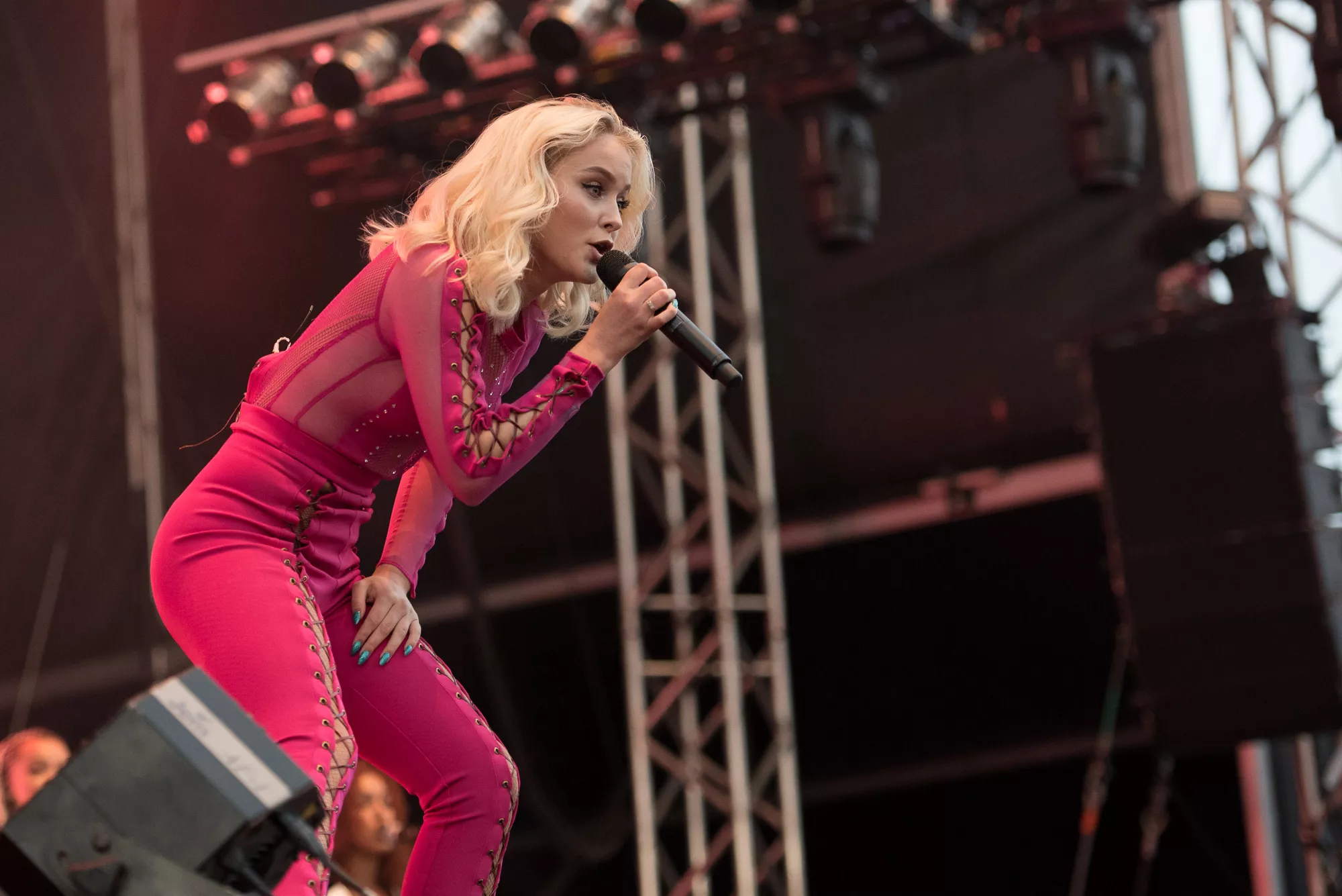 Våldtogs i publikhavet under Zara Larssons spelning