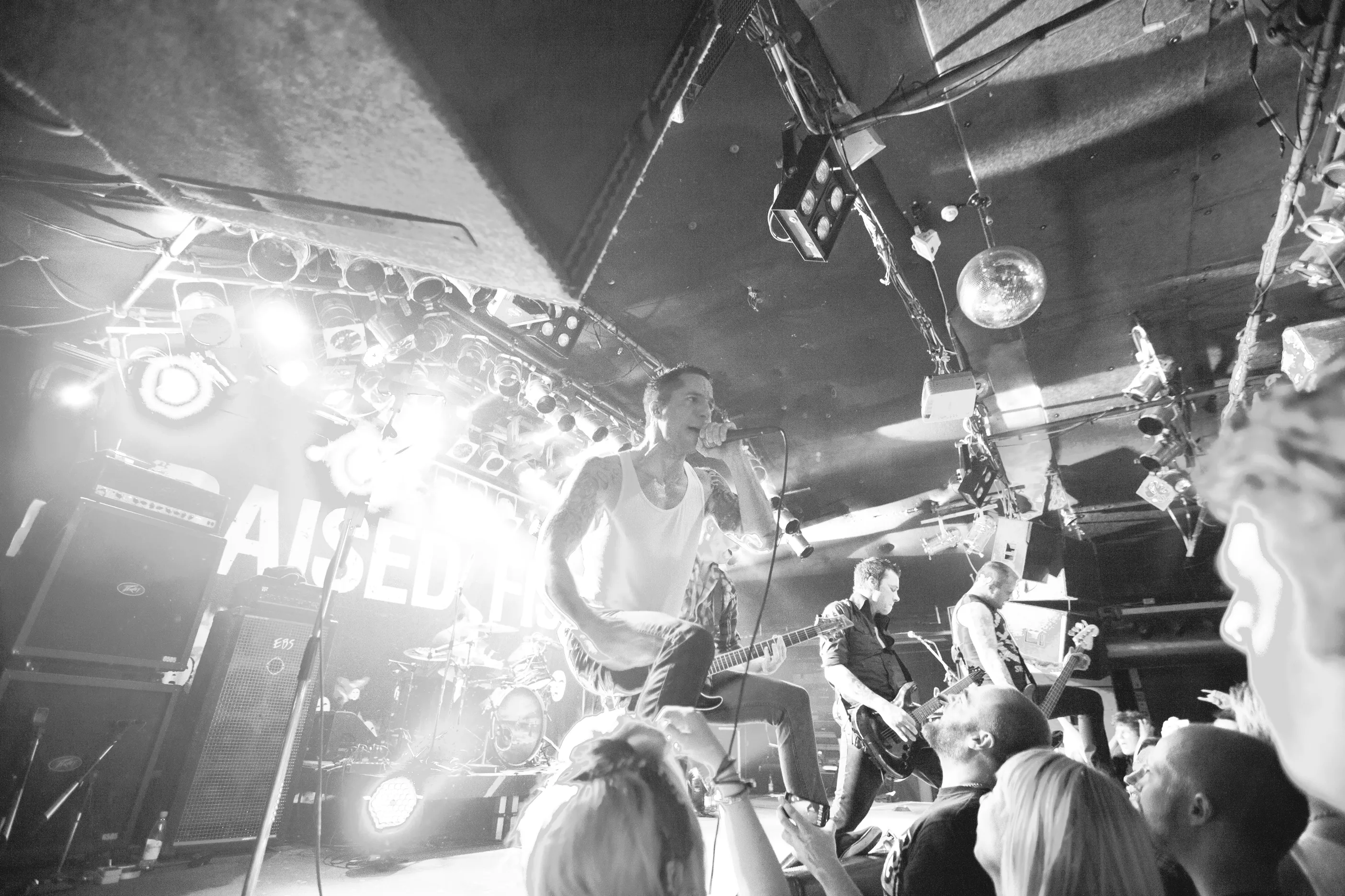 Hultsfred blandar pop med punk