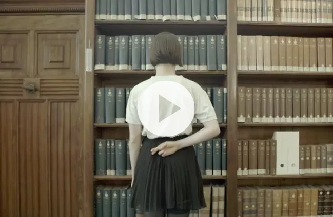 Skolepiger leger med ilden i ny video fra Spot-aktuelle Rangleklods