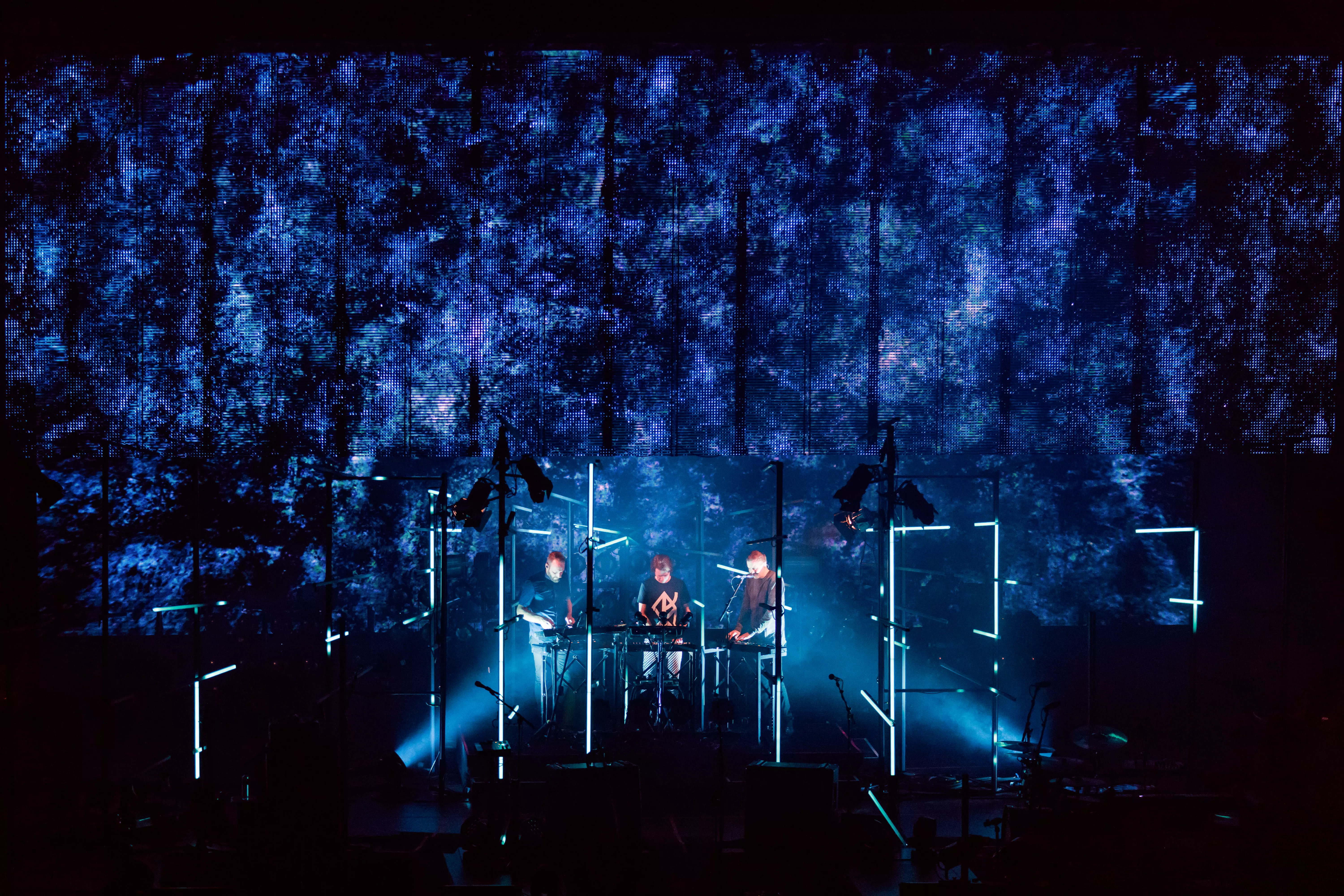 Sigur Rós framför nya låtar under turné