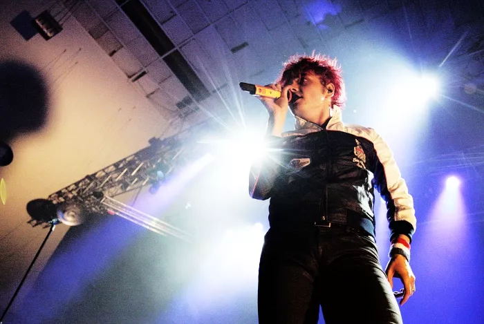 Emoikonen tillbaka – med halloween-singel 