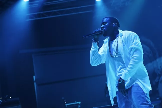 Kanye West afbryder koncert – Kim Kardashian i fare