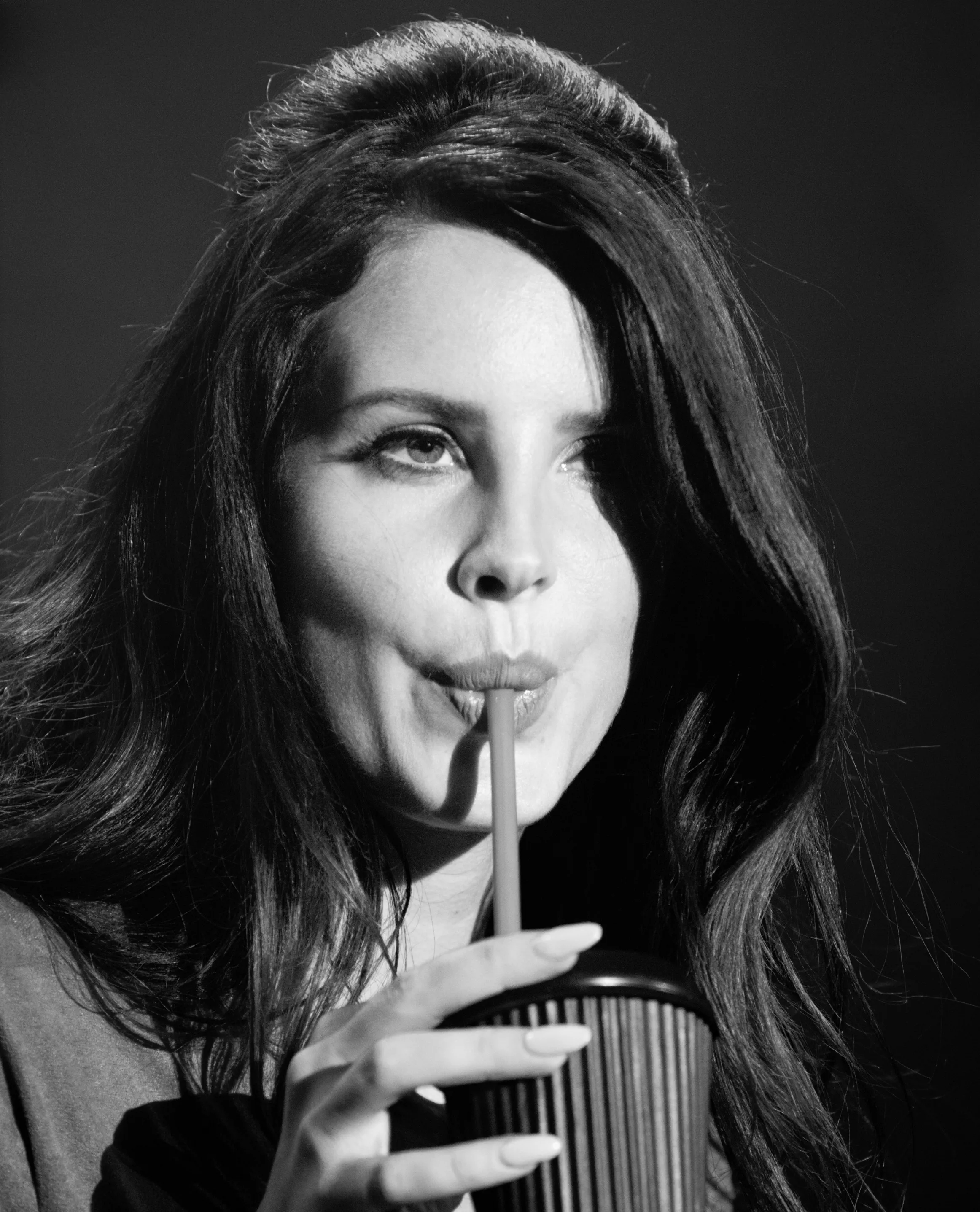 Lyt til Lana Del Reys nyeste single