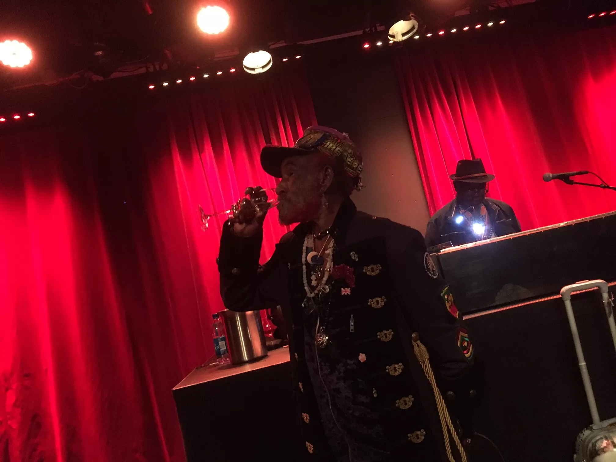 Mäktig och tung afton med reggaelegendaren