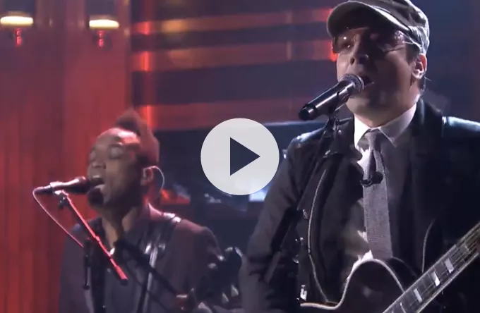 Se Jimmy Fallon optræde som Bono 