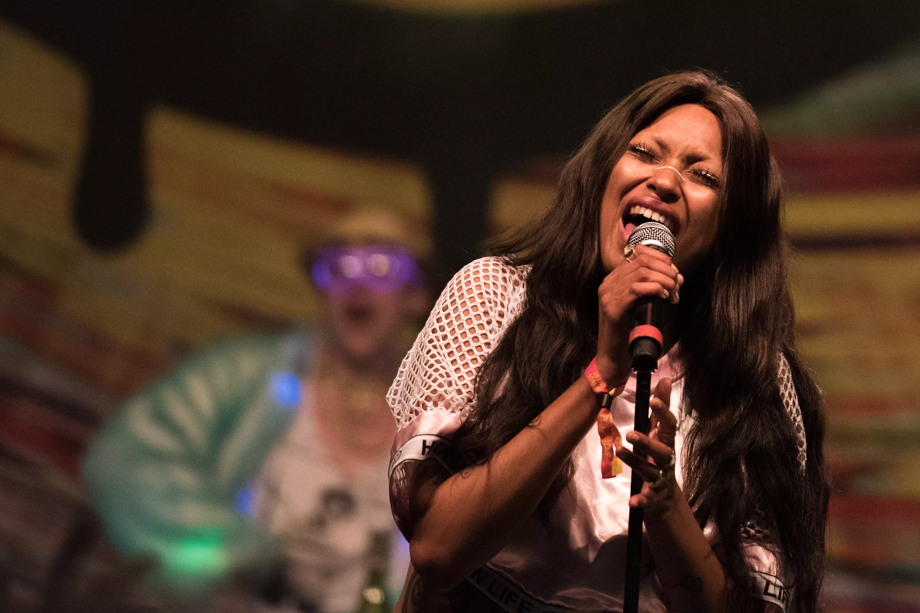 Potentiell husartist som strålar av självsäkerhet