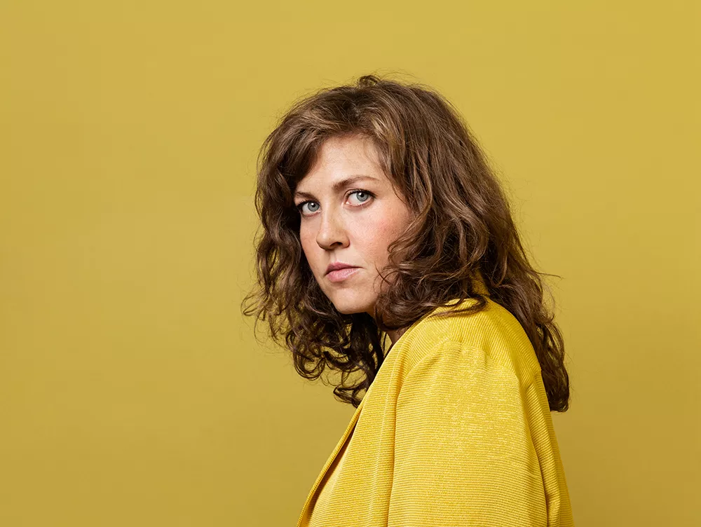 ANMELDELSE: Talentfuld sangskriver åbner for nye musikalske sider