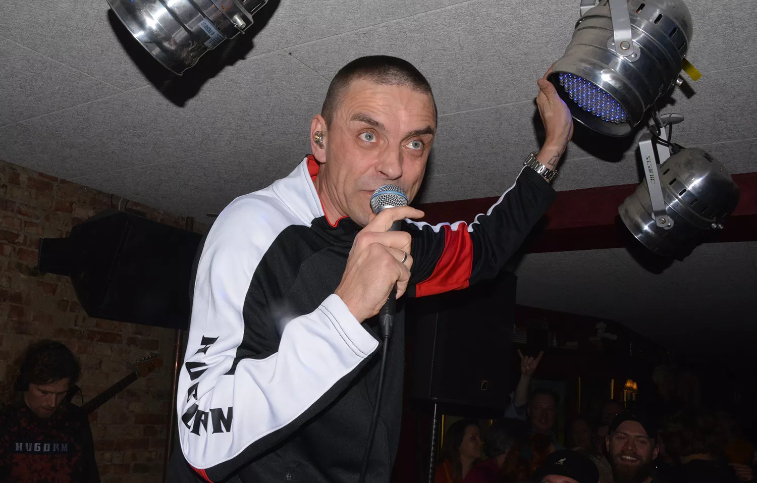 Simon Kvamms nye projekt i yderst intime rammer