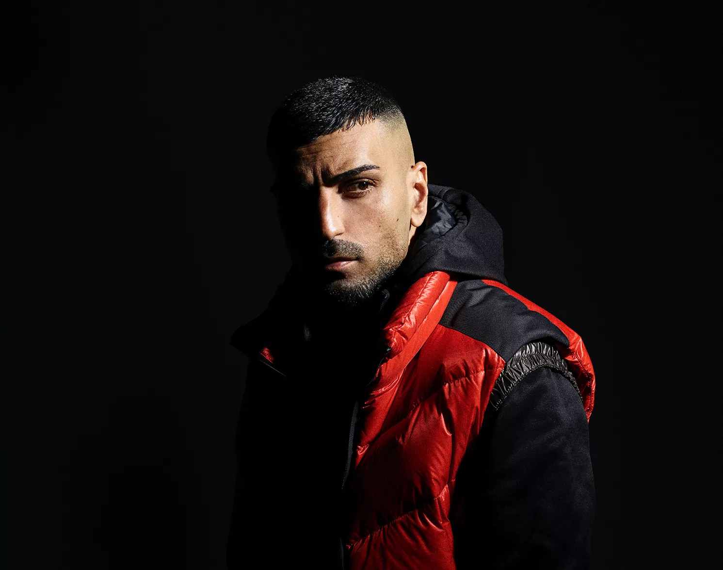 ANMELDELSE: Gadens capitan på cruise control