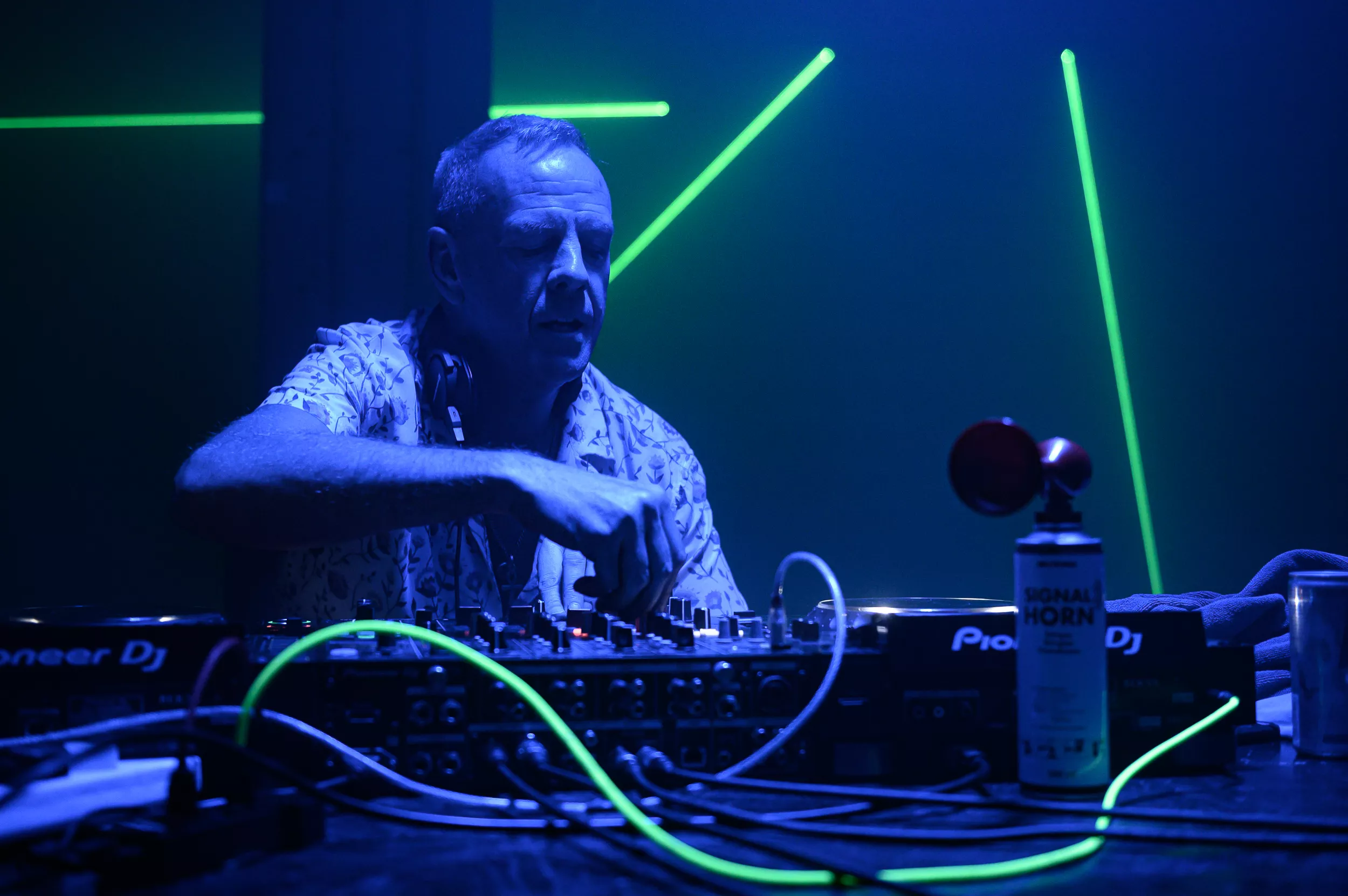 Avslagen upplevelse med retfull DJ-stjärna