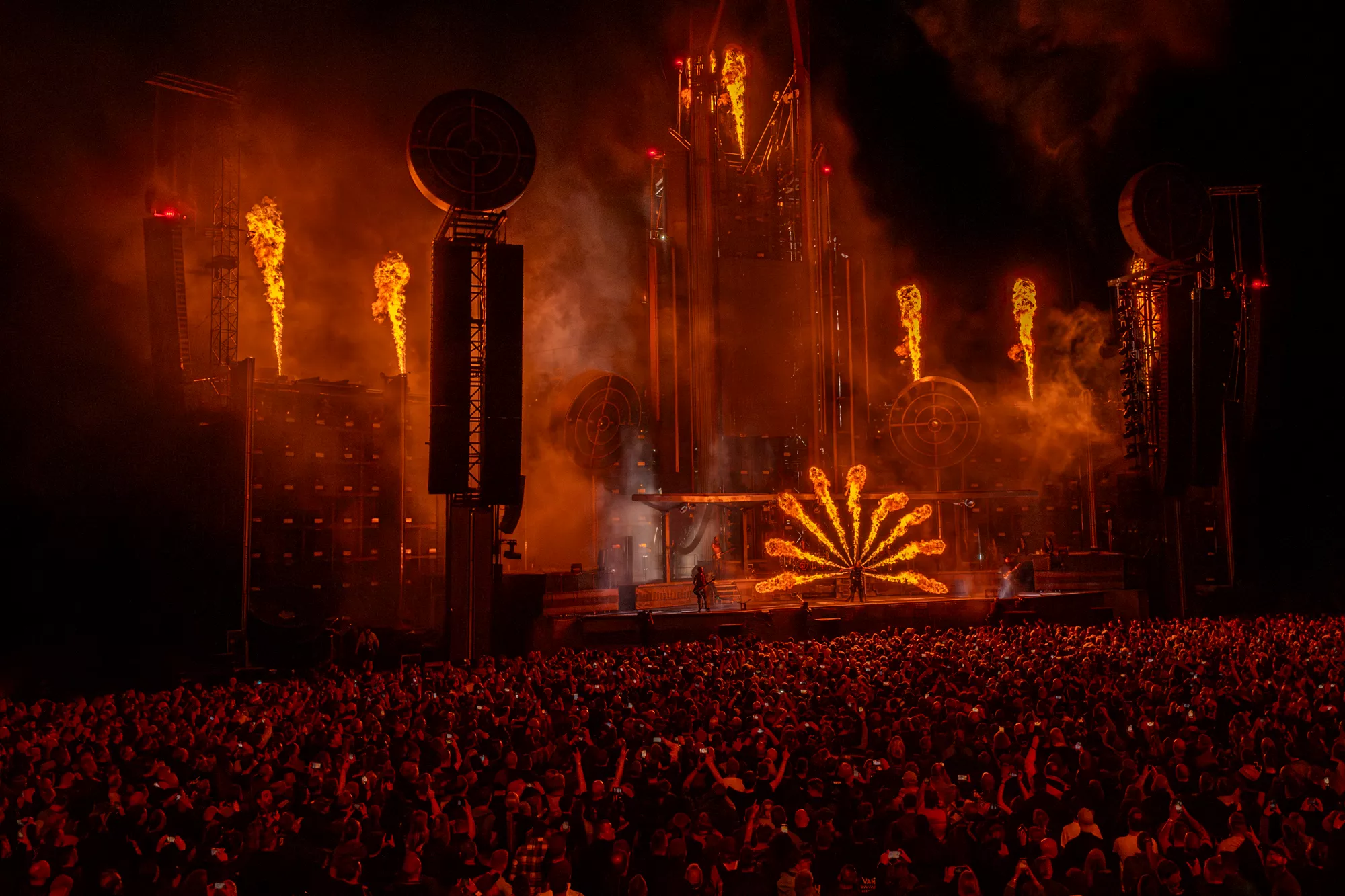 Rammstein melder ud om mediestorm og fremtid - og Till Lindemann skriver mystisk digt