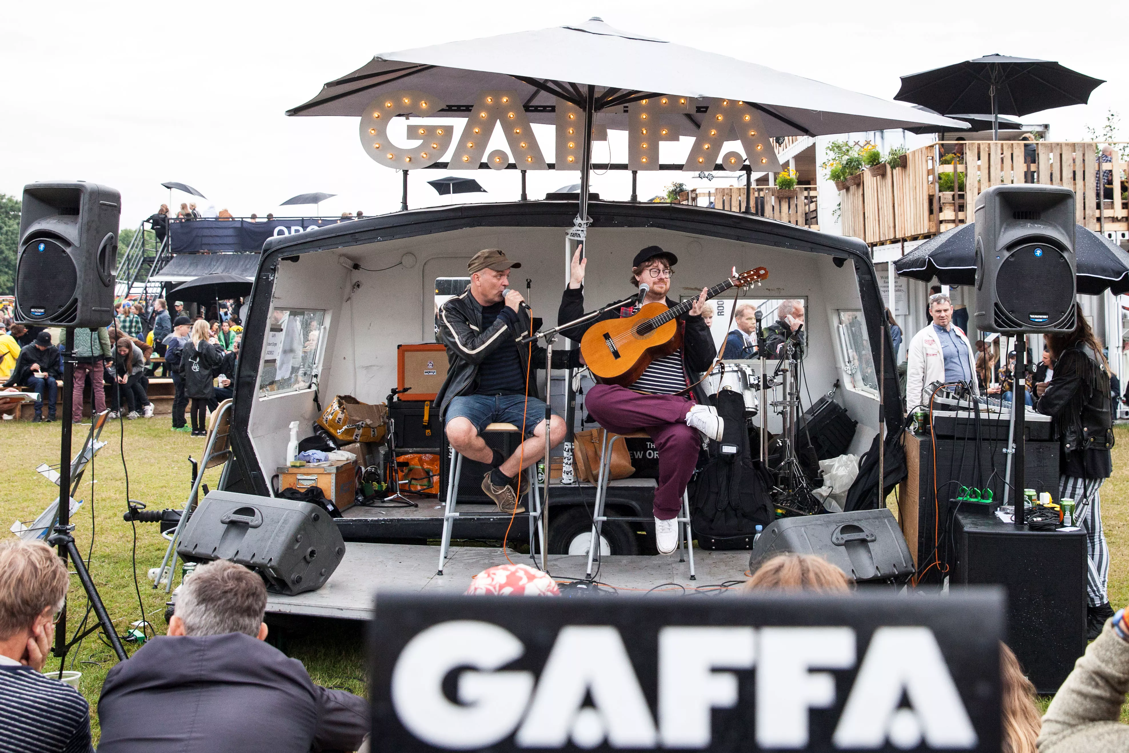 Foals, The Entrepreneurs og Jacob Bellens besøgte GAFFAs stand på Roskilde