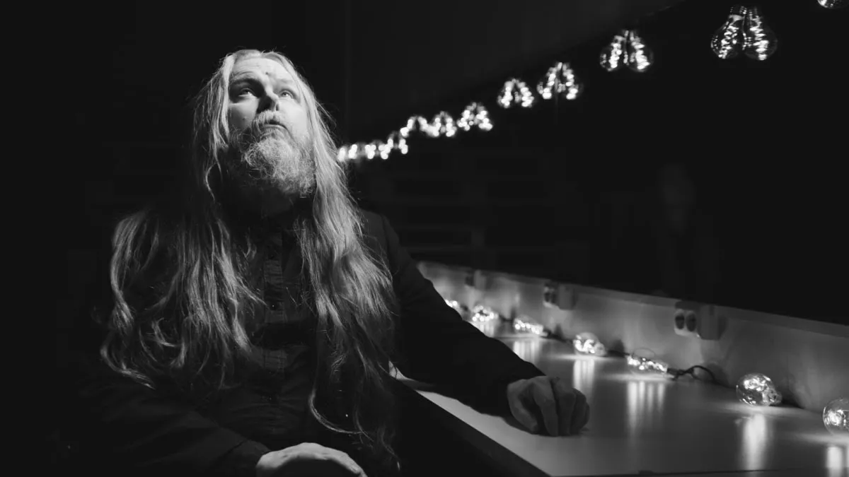 Mattias Alkberg firar 30 år som artist