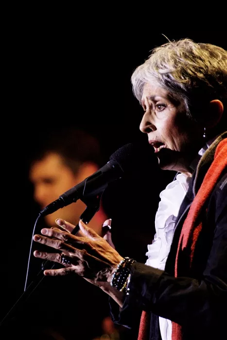 Joan Baez giver ekstrakoncert