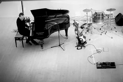 Mads Björn giver koncert på Ideal Bar